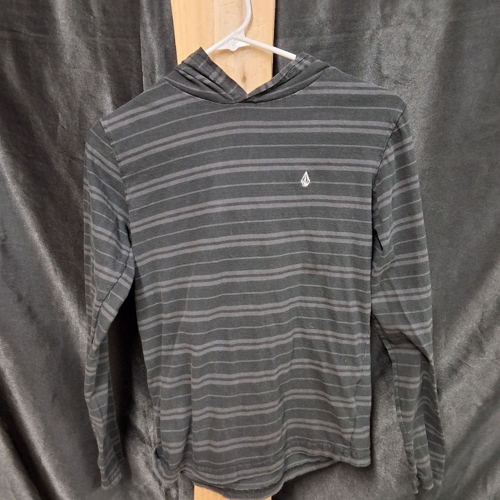 Volcom size youth, medium black long sleeve hoodie  pull over without pocket - Picture 11 of 11